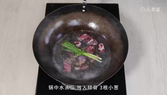 黄花菜炖排骨怎么做 黄花菜炖排骨的做法