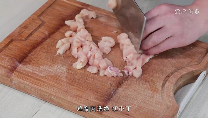 黄花菜蒸滑鸡怎么做 黄花菜蒸滑鸡的做法