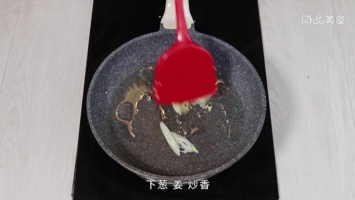 甜椒炒蒜苔的做法 甜椒炒蒜苔