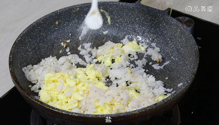 蒜香鸡蛋炒米饭制作 蒜香鸡蛋炒米饭的做法
