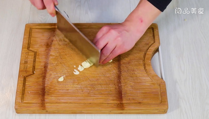 酸菜炒芋丝怎么做 酸菜炒芋丝的做法
