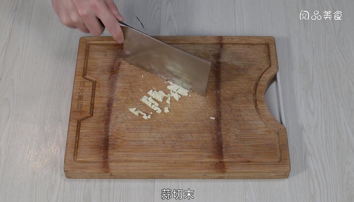 蚕豆炒鸡丁如何做 蚕豆炒鸡丁的做法