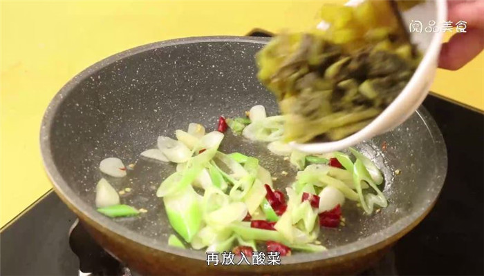 酸菜焖鸭脖怎么做 酸菜焖鸭脖做法是什么
