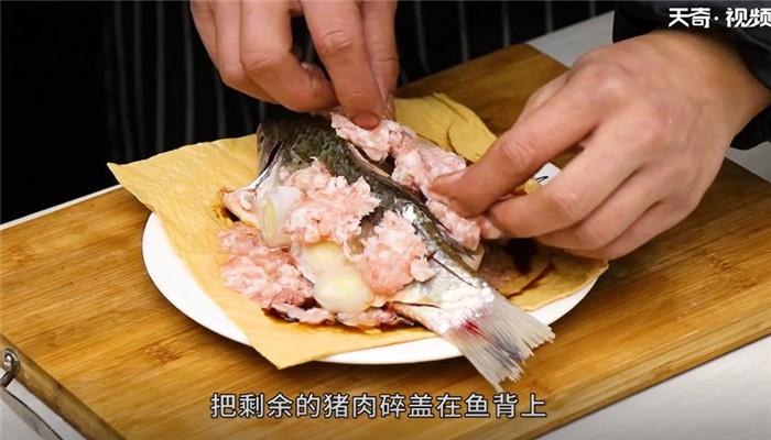 腐皮蒸鲫鱼怎么做 腐皮蒸鲫鱼的做法