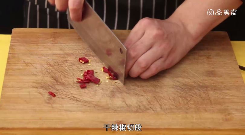 酸菜焖鸭脖怎么做 酸菜焖鸭脖做法是什么