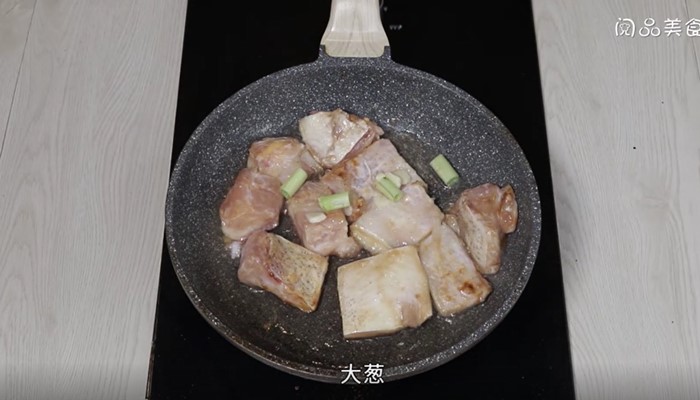 香芋燒魚(yú)腩怎么做 香芋燒魚(yú)腩的做法