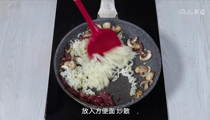 蘑菇香肠炒面 蘑菇香肠炒面的做法