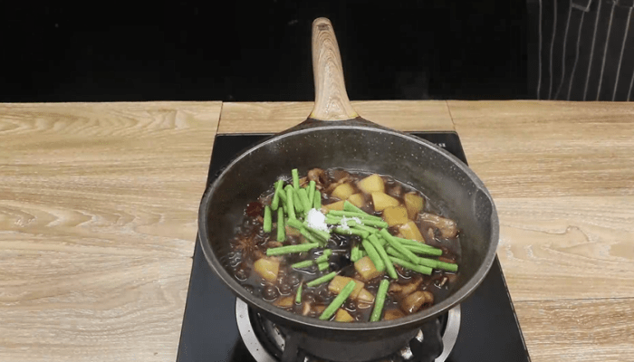 土豆豆角炖肉 土豆豆角炖肉的做法