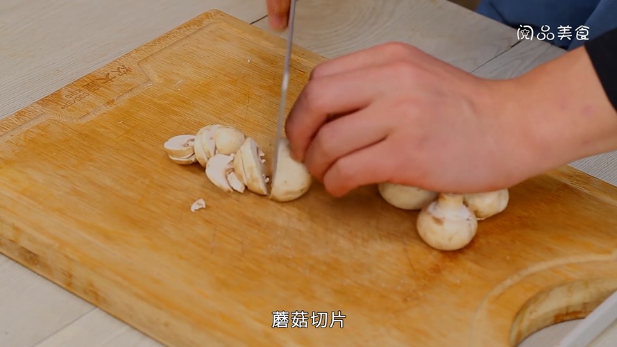 香肠爆炒蘑菇的做法 香肠爆炒蘑菇怎么做