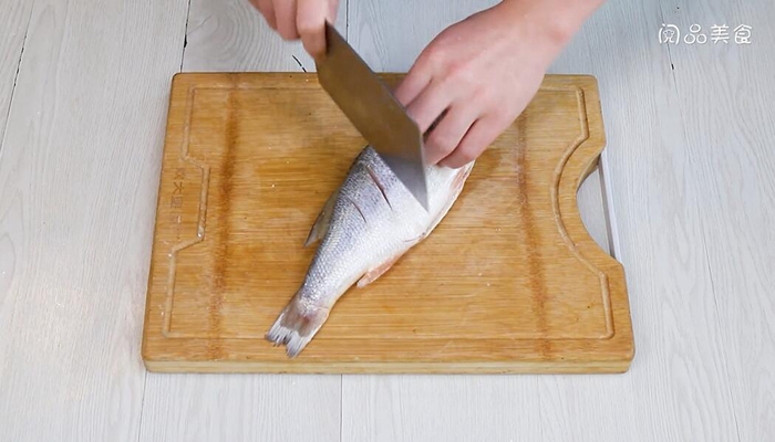 鲈鱼炖汤的做法 鲈鱼炖汤怎么做