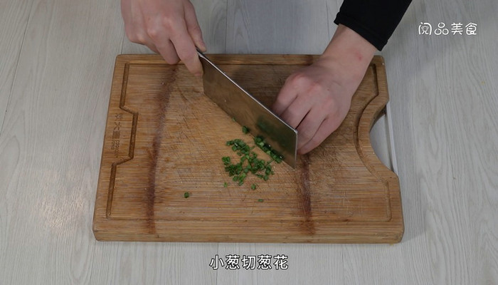 金针菇火腿肠怎么做好吃 金针菇火腿肠的做法