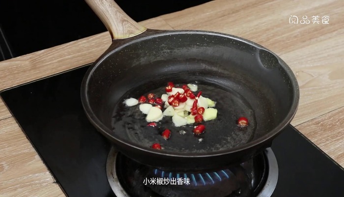 姜蒜鲍鱼鸡煲的做法 姜蒜鲍鱼鸡煲怎么做好吃