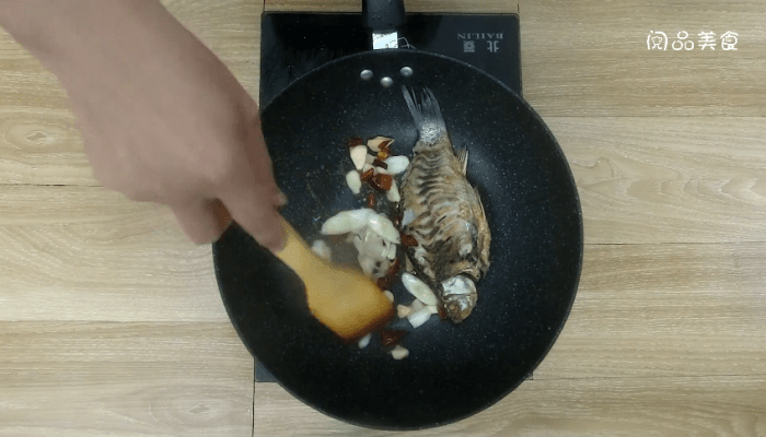 炝锅鱼的做法 炝锅鱼的做法