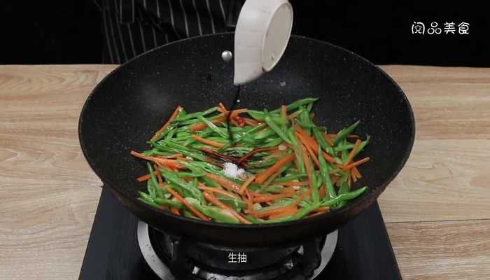 胡萝卜炒刀豆 胡萝卜炒刀豆的做法。