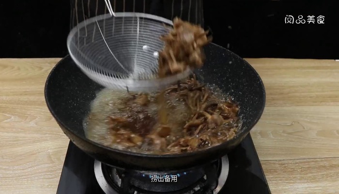 茶树菇炒红椒丝的做法 茶树菇炒红椒丝怎么做好吃