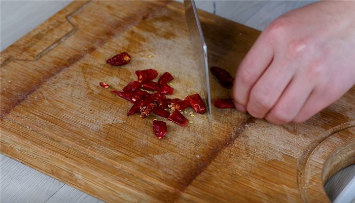 油炸香辣蚕豆怎么做 油炸香辣蚕豆的做法