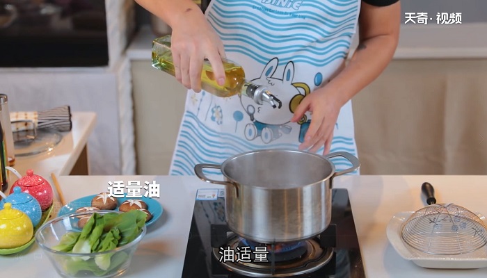 浇汁香菇炒青菜怎么做 浇汁香菇炒青菜的做法