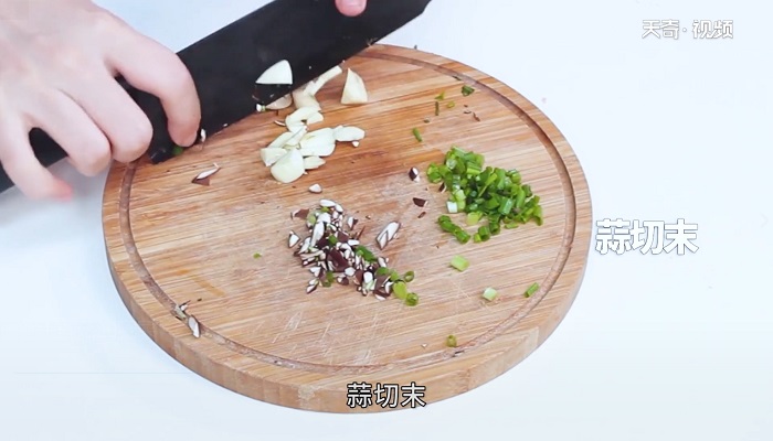 浇汁香菇油麦菜怎么做 浇汁香菇油麦菜的做法