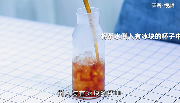 冰柠檬红茶怎么做 冰柠檬红茶的做法