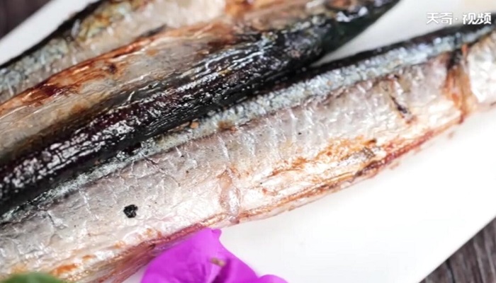 日式烤秋刀鱼的做法 日式烤秋刀鱼怎么做