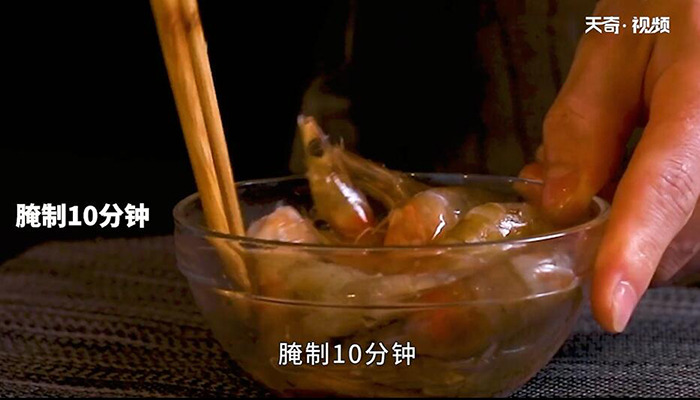 奶油蒜蓉烤大虾的做法 奶油蒜蓉烤大虾怎么做