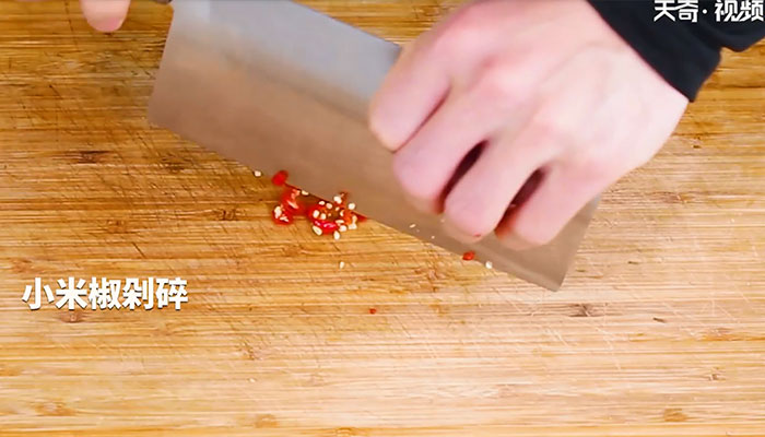 烧椒皮蛋怎么做 烧椒皮蛋的做法