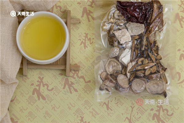 佛手葛根汤中的茯苓有解肌散邪,生津止渴通脉作用,再加上麻黄,桂枝能