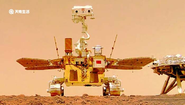 祝融号火星车首批“摄影作品”公布：冰墩墩雪容融去了火星
