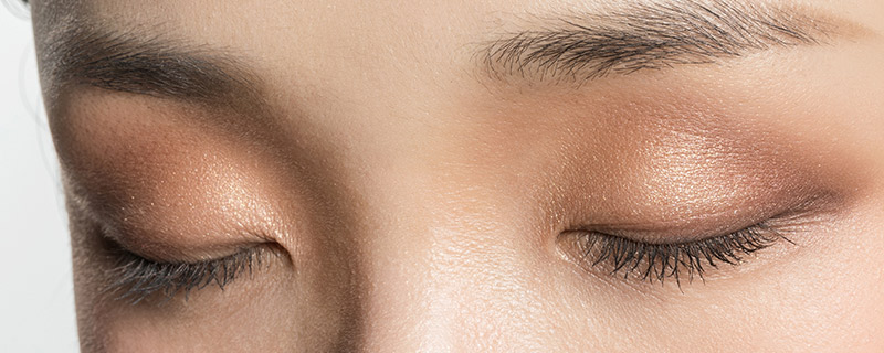 液体眼影怎么用 液体眼影的正确使用方法