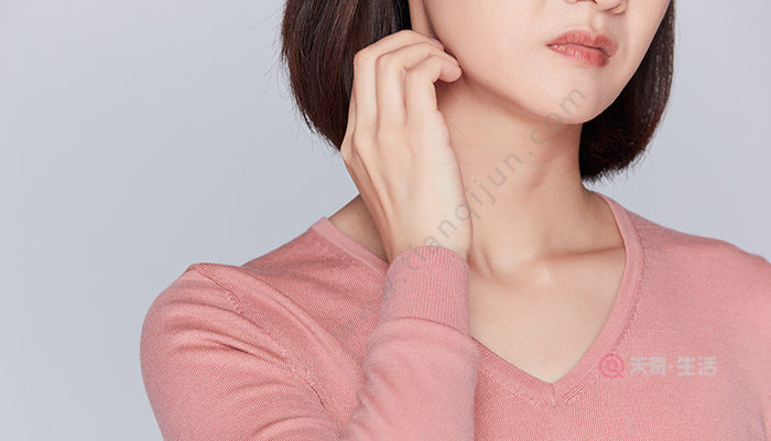 解决颈纹的小窍门