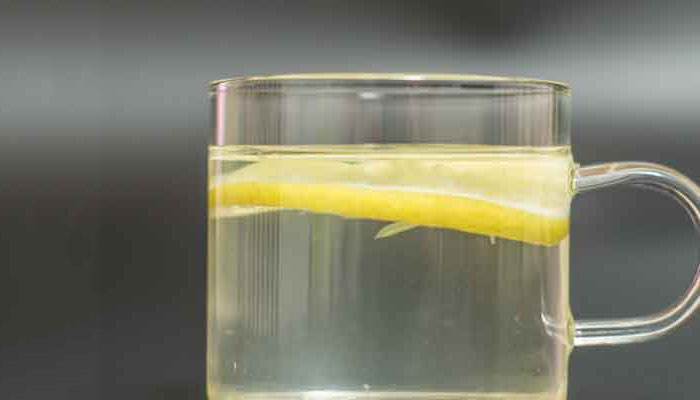 喝柠檬水有什么作用与功效 喝柠檬水有什么作用与功效