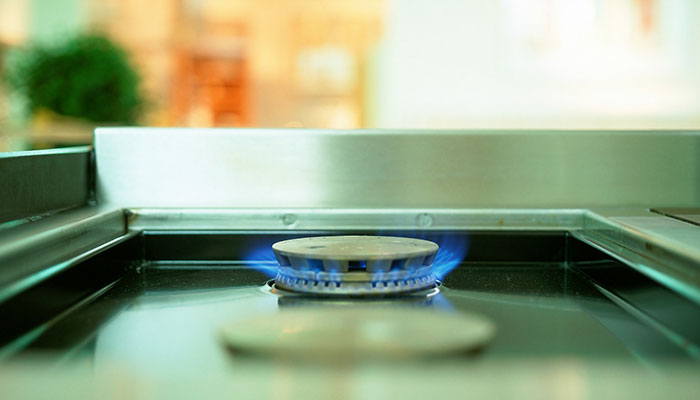 煤气灶火小是什么原因 家用煤气灶火小的原因及解决方法