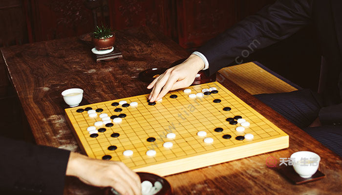 又以围棋最为特别,它不仅具有其它艺术门类的许多共性,诸如抒发意境