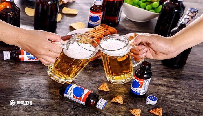 用吸管喝啤酒容易醉吗