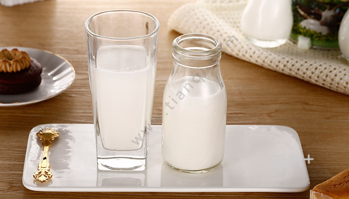 全脂牛奶和脱脂牛奶有哪些区别全脂牛奶和脱脂牛奶的区别
