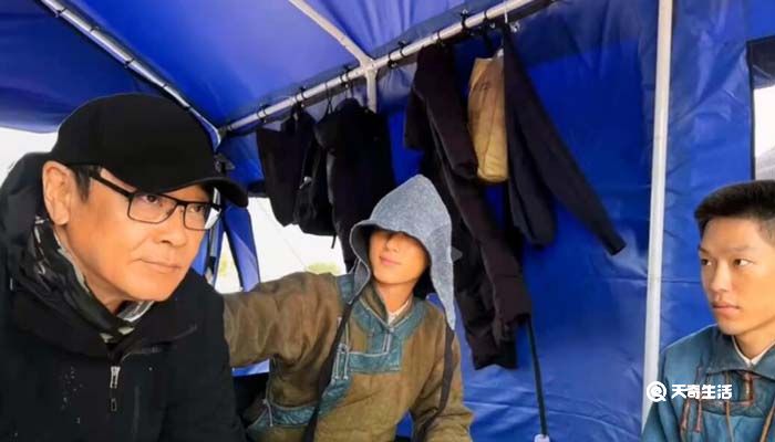 继斥经纪公司无视行规，尔冬升再发文：13岁小演员能有什么话语权