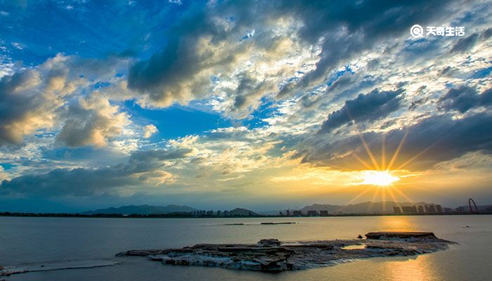 钱塘江观潮最佳时间和地点是什么