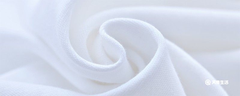白色衣服染色了怎么洗才能变白 白色衣服怎么保存不发黄