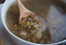 绿豆汤不能和什么一起吃