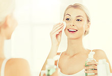 化妆水是干什么用的怎么用 化妆水的作用以及用法