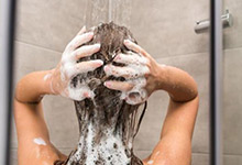 护发素是洗头前用还是洗头后用 护发素什么时候用