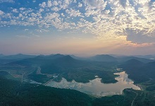 青山常在绿水长流是什么意思 青山常在水长流是什么意思