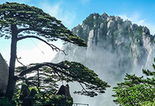 “五岳归来不看山，黄山归来不看岳”的意思