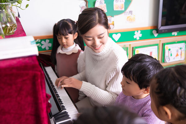 男孩有必要学钢琴吗 孩子学钢琴的好处