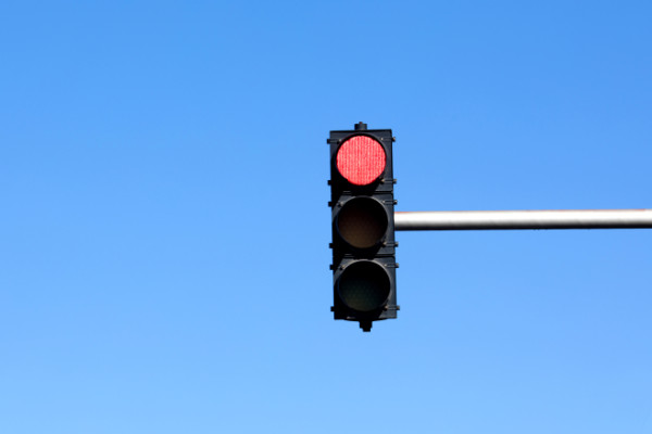 为什么一般用红色灯表示危险信号