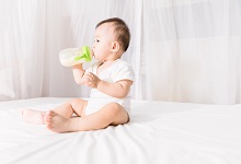 宝宝喝奶粉的利弊 宝宝喝奶粉的好处