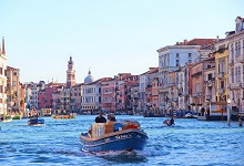 威尼斯的小艇课中静态描写 威尼斯的小艇课中静态描写的句子