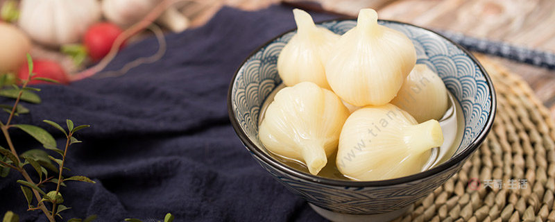 用盐直接腌制大蒜的正确方法