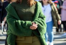 墨绿色大衣配什么颜色围巾   墨绿色大衣如何搭配围巾