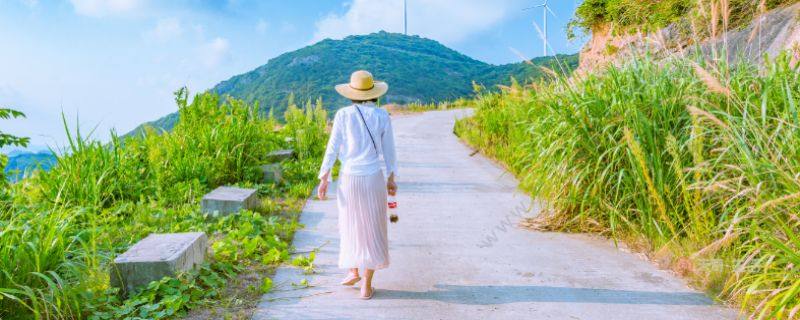 夏季百褶裙如何搭配上衣 百褶裙搭配技巧有哪些